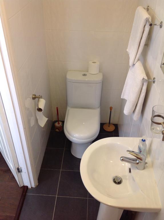 Repton Private Hotel Romford Bagian luar foto