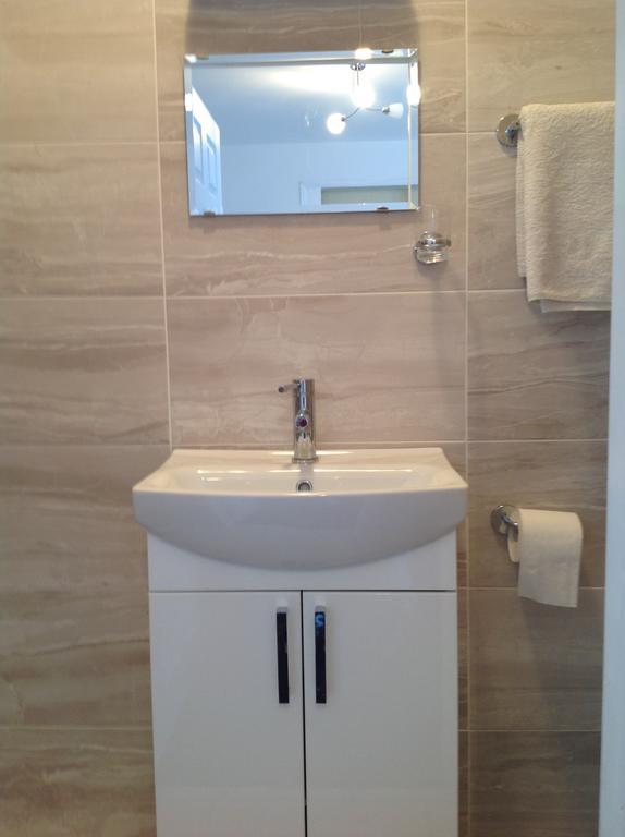 Repton Private Hotel Romford Bagian luar foto